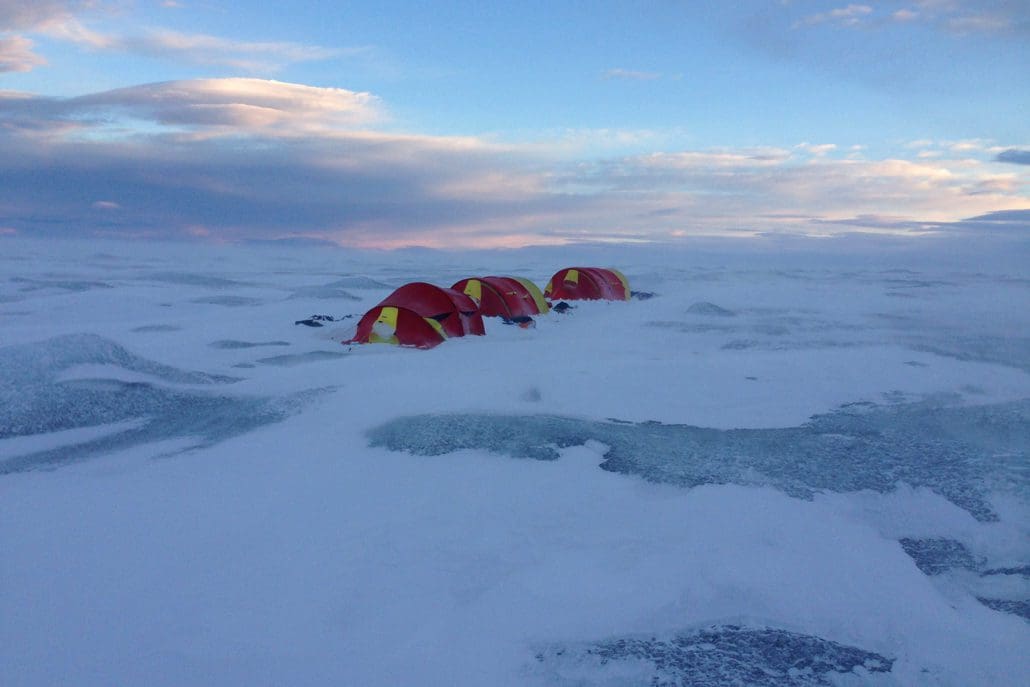 Camping on the ice cap - Ousland Polar Exploration