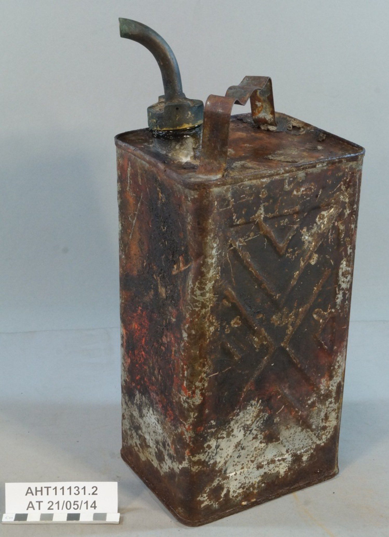 Small oil can
