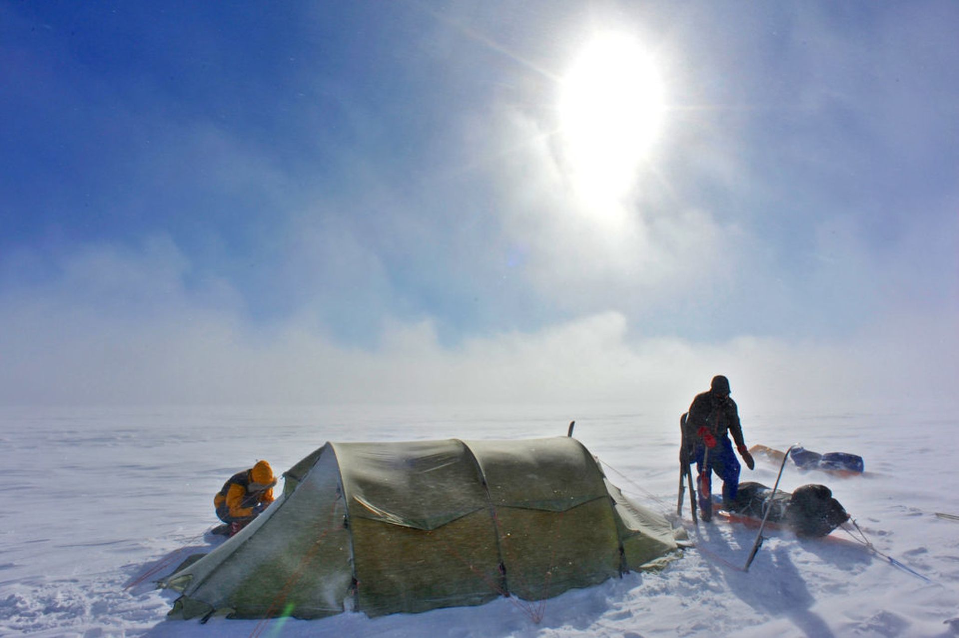 Setting up camp – Ousland Polar Exploration