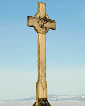 #OnThisDay in 1902, Able Seaman George Thomas Martin Vince was the first man to die in McMurdo Sound, Antarctica. Vince was part of Captain Robert Falcon Scott's first Antarctic Expedition, the British Antarctic 'Discovery' Expedition 1901-1904.

Vince was born in Blandford, a small Dorset market town on the river Stour, England in 1880. He went to the local Church of England primary school thanks to a recent Education act that ensured schooling was free and compulsory from age 5 to 12. Twelve-year-old Vince had shown potential as he was selected to carry on his education for three more years as a Bluecoat Boy (A charity school funded by the late Willam Wake, former Archbishop of Canterbury 1716-1733) before joining the Royal Navy in 1895 at age 15.

Vince began his naval life training in land warfare on 'HMS Excellent' in Portsmouth. It was during his last posting on the 'HMS Beagle' where he may have met Scott, in South Africa during the second Boer War (1899-1902) and the historic battle, the Relief of Ladysmith. One year later, while stationed in Cape Town, South Africa, Scott arranged for Vince to join him as a Royal Navy sea-crewman on his upcoming Antarctic expedition. 

During the expedition Vince was one of nine men caught out in a blizzard during an excursion tasked with leaving, and accurately recording, a series of supply depots for the expedition's winter quarters. The group had previously split, with Vince now part of a party of four sent back to the expedition ship. Unfortunately, during whiteout conditions Vince wandered onto a snow slope, later known as 'Danger Slopes', and slipped before falling over the cliff's edge. His body was never recovered.

The crew of 'Discovery' erected a cross adjacent to 'Discovery' hut at Hut Point in remembrance of Vince.

📸 Vince's Cross at Hut Point. A commemoration erected by the crew and men of the Discovery following his death. AHT

#OTD #inspire #explore #discover #conserve #Antarctica